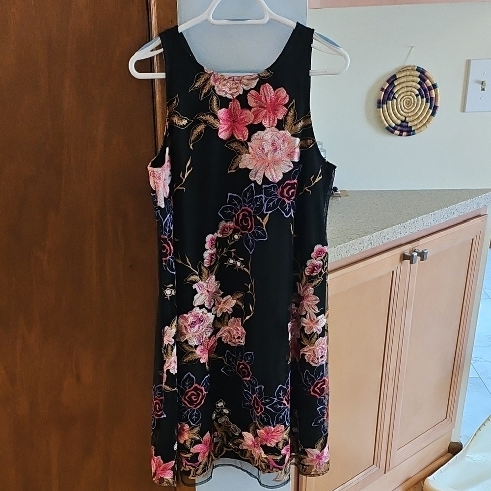 Roz & Ali Floral Embroidery And Lace Overlay Dress